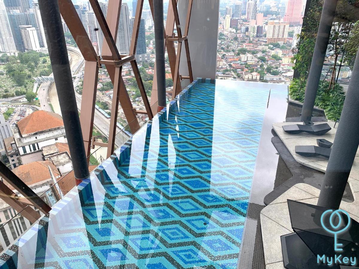 Scarletz Suites By Mykey Kuala Lumpur Exterior photo Infinity pool at the 39th floor