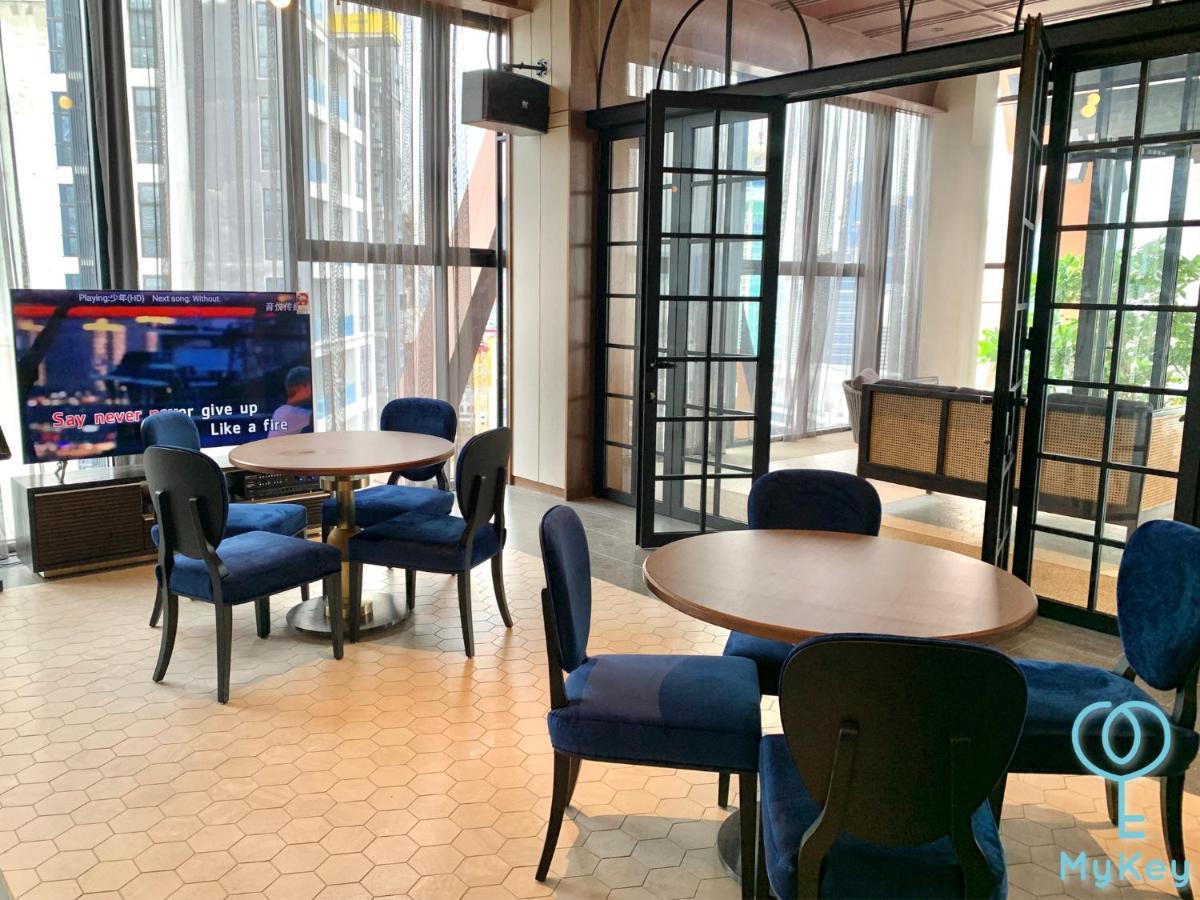Scarletz Suites By Mykey Kuala Lumpur Exterior photo The lounge at the airport