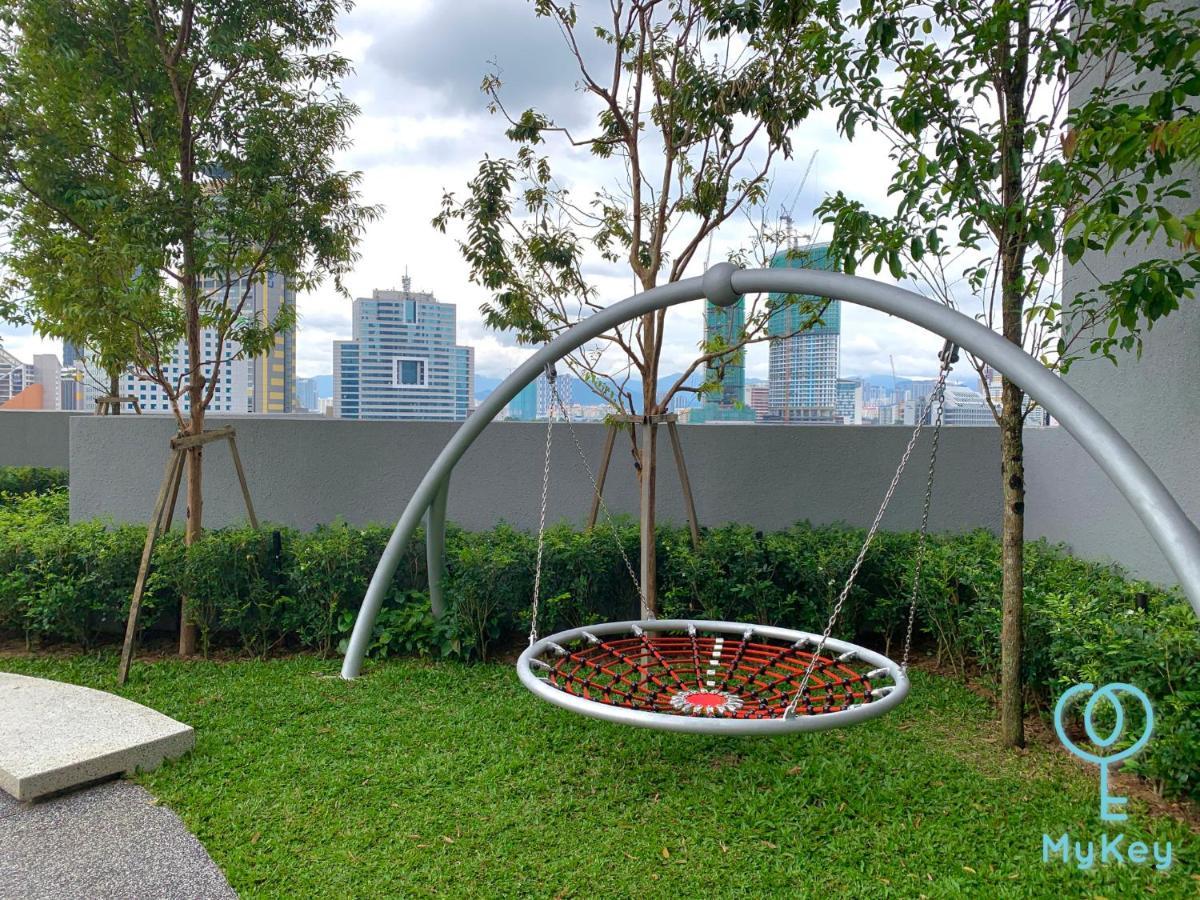 Scarletz Suites By Mykey Kuala Lumpur Exterior photo Sky Garden