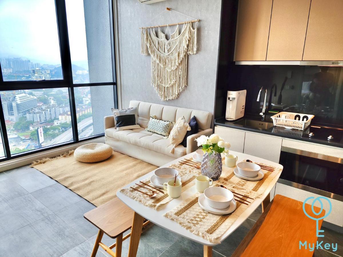 Scarletz Suites By Mykey Kuala Lumpur Exterior photo A modern apartment in Kuala Lumpur, Malaysia