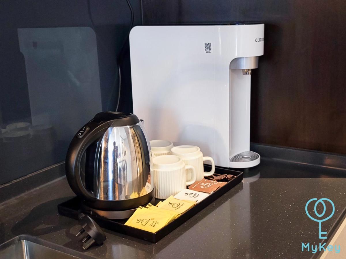 Scarletz Suites By Mykey Kuala Lumpur Exterior photo A water dispenser