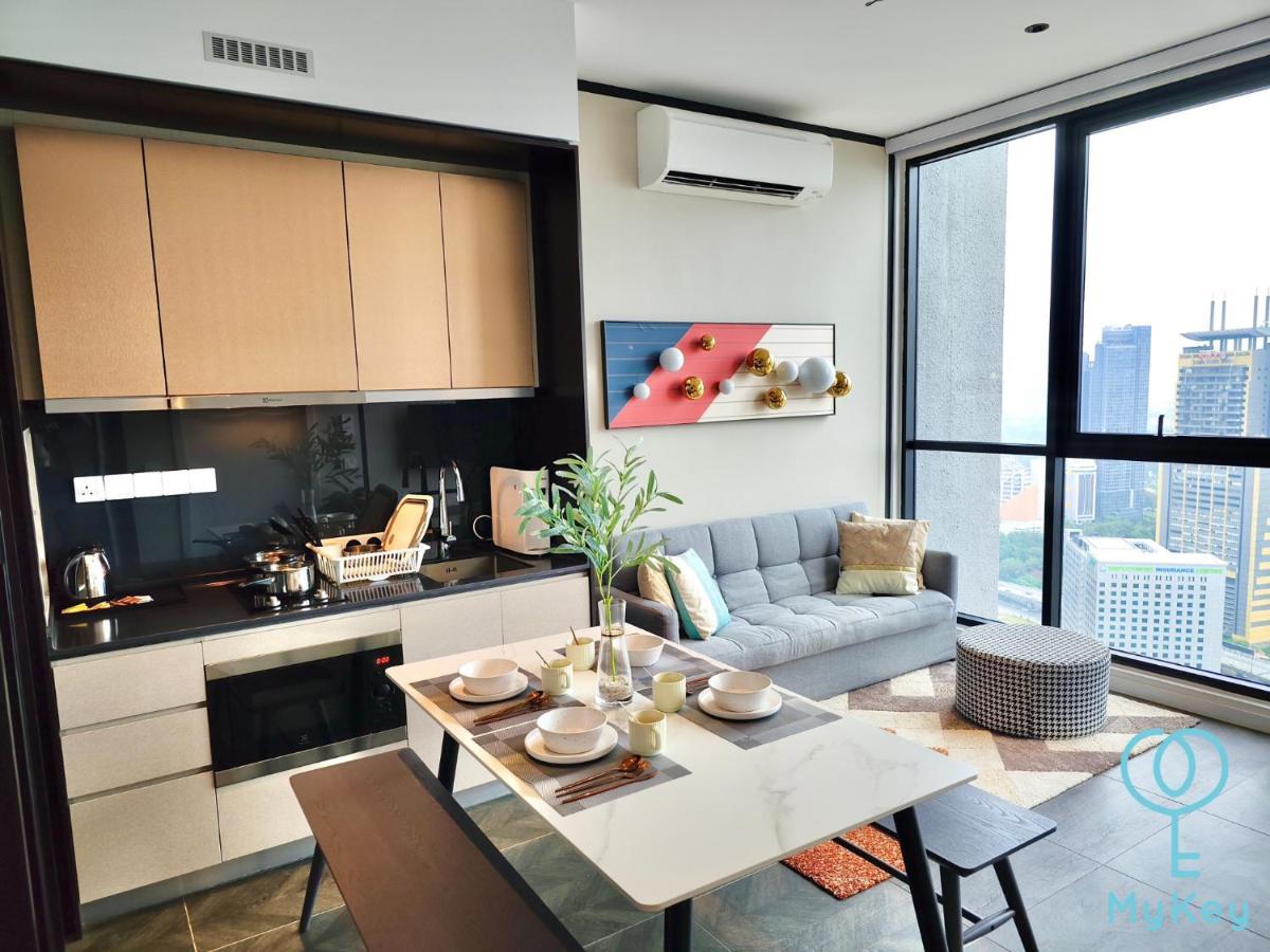 Scarletz Suites By Mykey Kuala Lumpur Exterior photo A typical apartment in the complex