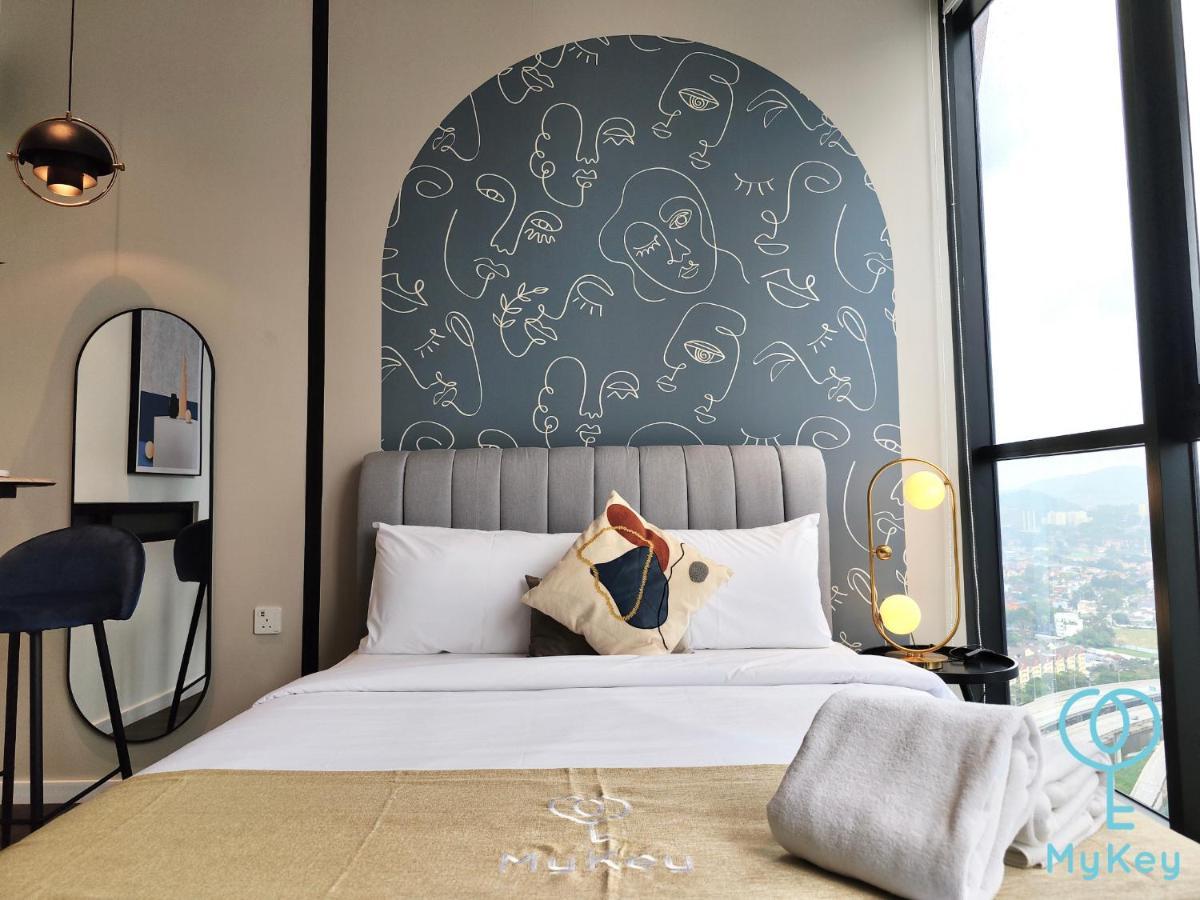 Scarletz Suites By Mykey Kuala Lumpur Exterior photo Deluxe Room
