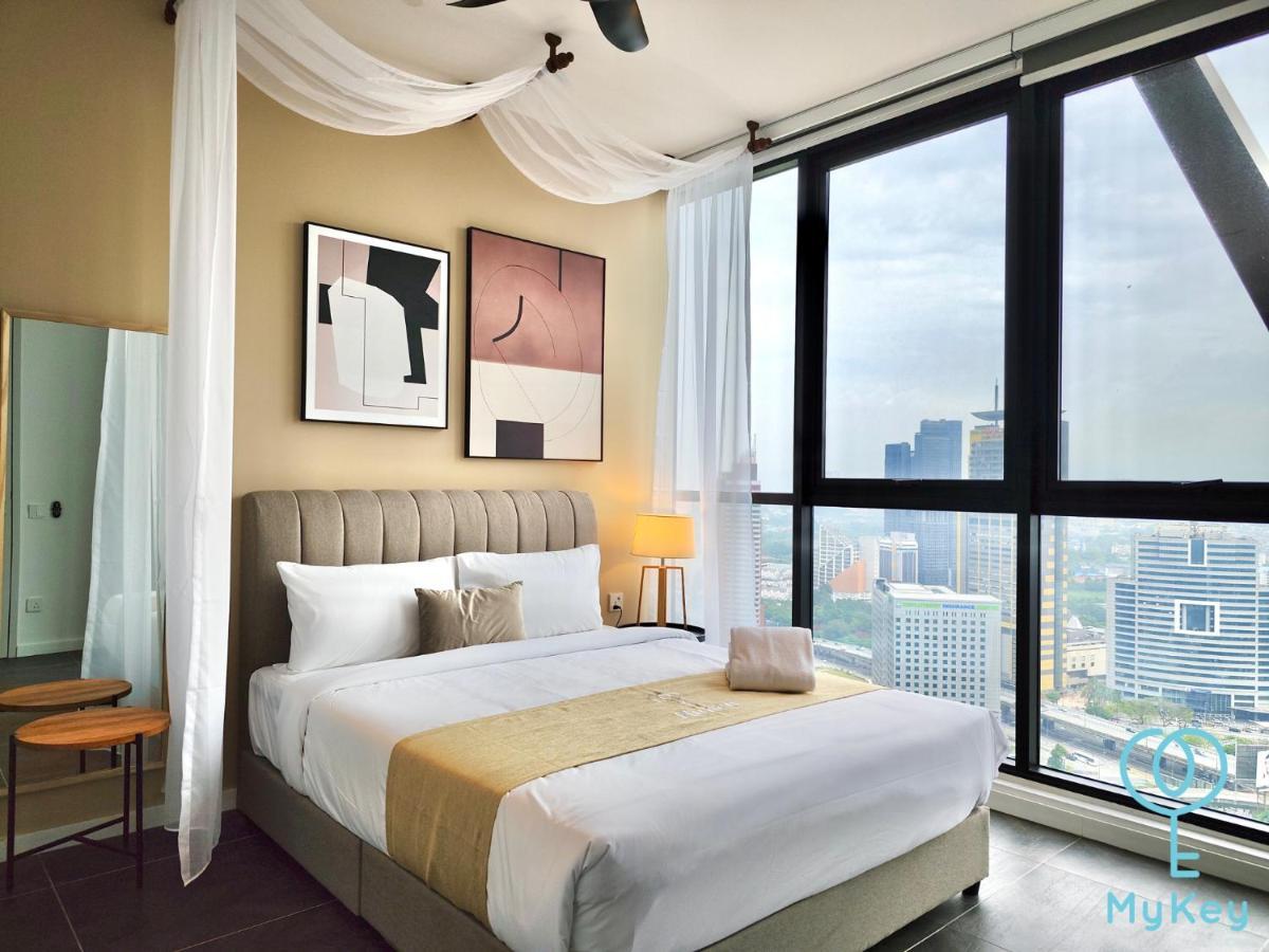 Scarletz Suites By Mykey Kuala Lumpur Exterior photo A bedroom at the hotel