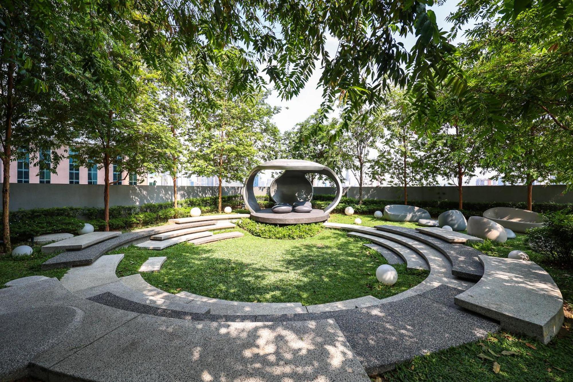 Scarletz Suites By Mykey Kuala Lumpur Exterior photo The Circle of Life