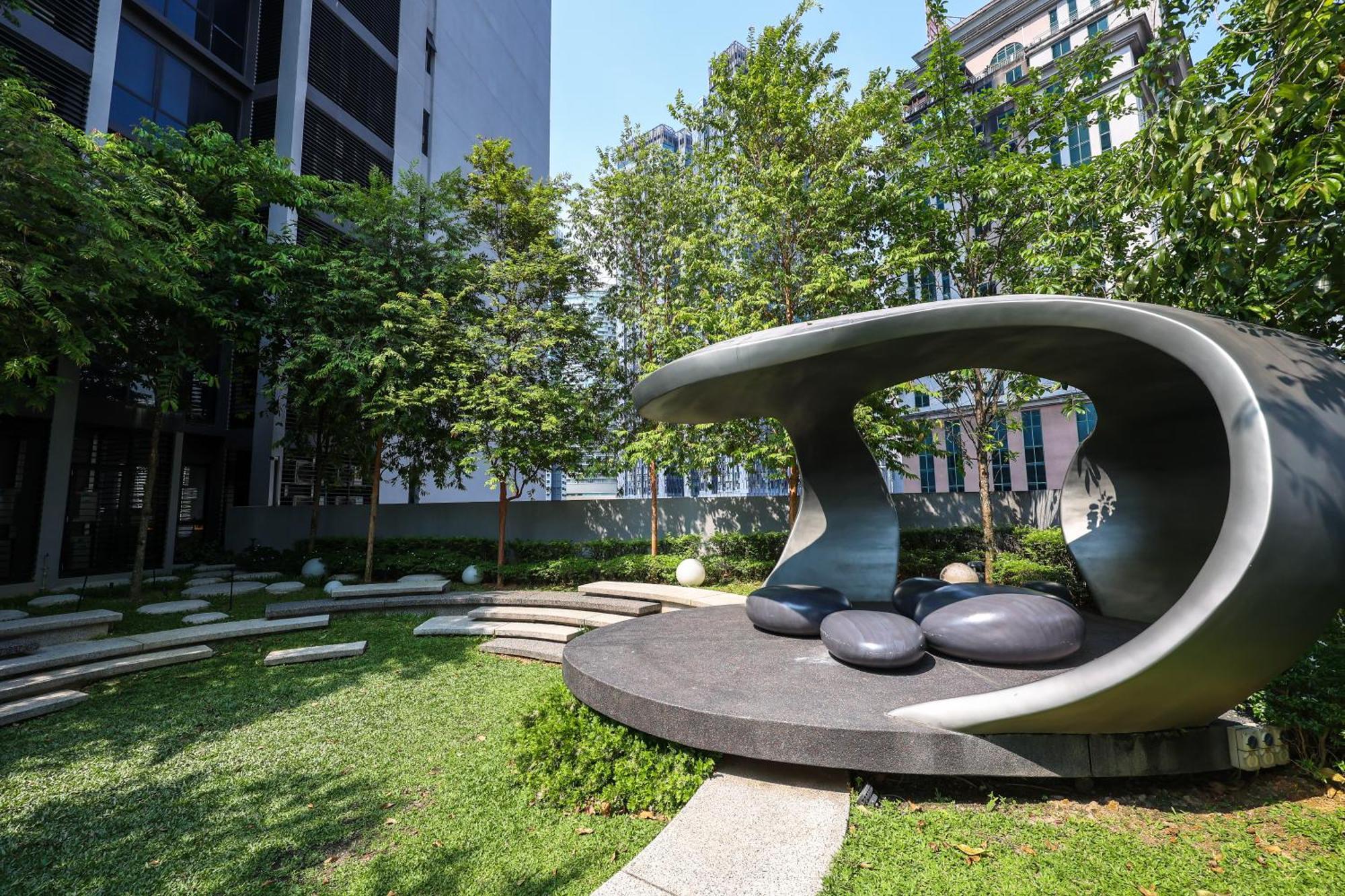 Scarletz Suites By Mykey Kuala Lumpur Exterior photo The park